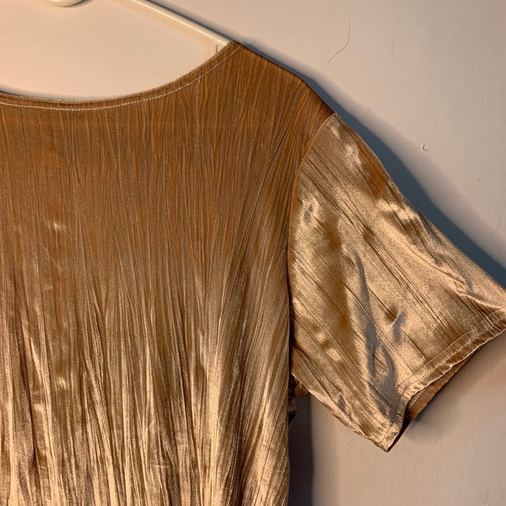 BOOHOO GOLD T-SHIRT DRESS